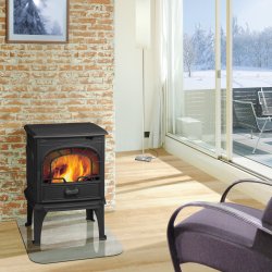 Gjutjärnskamin Dovre 250CBS passar tack vare sin fina design i de flesta miljöer, antingen som huvudsaklig värmekälla i mindre r