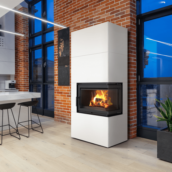 Braskamin SIMPLE 8HBS är en modern, snygg, effektiv och miljövänlig kamin med en färdiggjord stålkonstruktion i svart alternativ