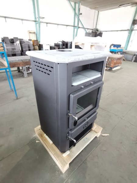 Vattenmantlad kamin Thermo IN är en modern, effektiv vattenmantlad kamin med naturstenar på ovansida av eldstaden och topp och i
