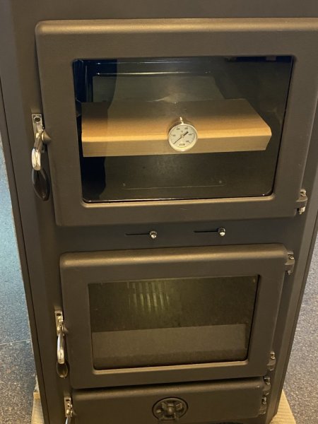 Vattenmantlad kamin Vulkan Plus S är en snygg och modern vattenmantlad kamin med med naturstenar på sidorna och topp och imponer