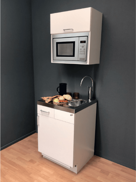 Ett överskåp EMIK med plats för micro ihop med ett Trinettekök-minikök underdel är den optimala lösningen för dig som inte har s