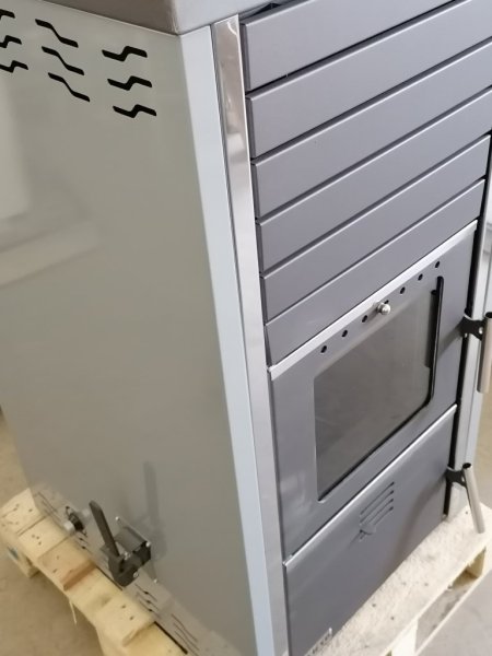 Vattenmantlad kamin Suppernova är en prisvärd och effektiv vattenmantlad kamin för central uppvärmning, varmvattenförsörjning