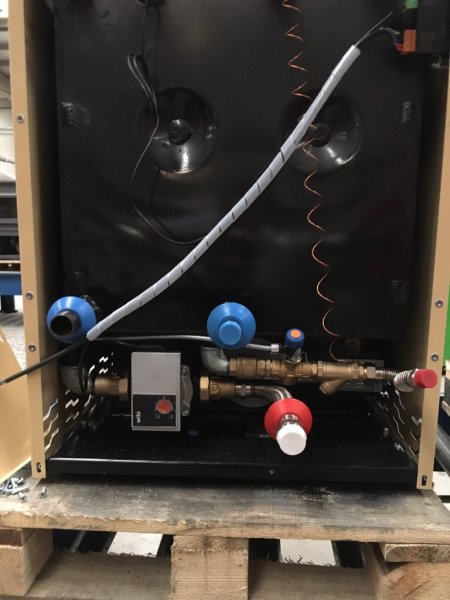 Vattenmantlad kamin Roaster är en prisvärd och effektiv vattenmantlad kamin för central uppvärmning, varmvattenförsörjning (i ko