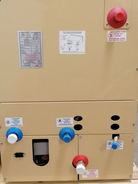 Vattenmantlad kamin Hammam är en liten,snygg och effektiv vattenmantlad kamin för central uppvärmning, varmvattenförsörjning