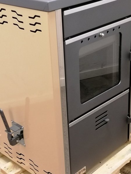Vattenmantlad kamin Hammam är en liten,snygg och effektiv vattenmantlad kamin för central uppvärmning, varmvattenförsörjning