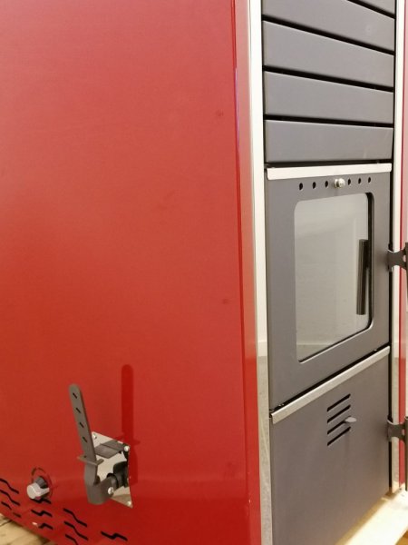Vattenmantlad kamin Suppernova är en prisvärd och effektiv vattenmantlad kamin för central uppvärmning, varmvattenförsörjning